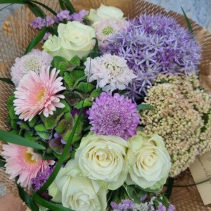 Bouquet aglio rose e sedum