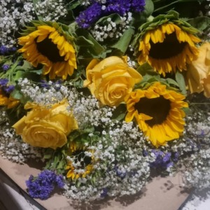 rose gialle e girasoli